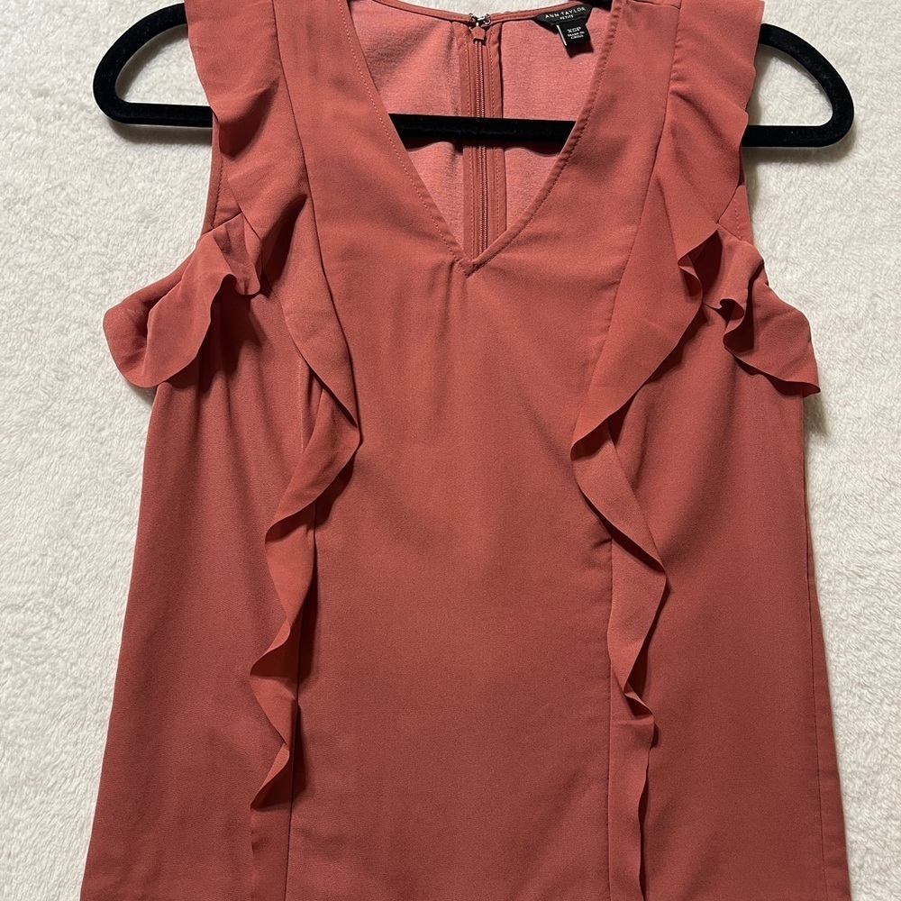 Ann Taylor Sleeveless V-neck Blouse Ruffle Details Salmon Pink Size X-Small Pet.